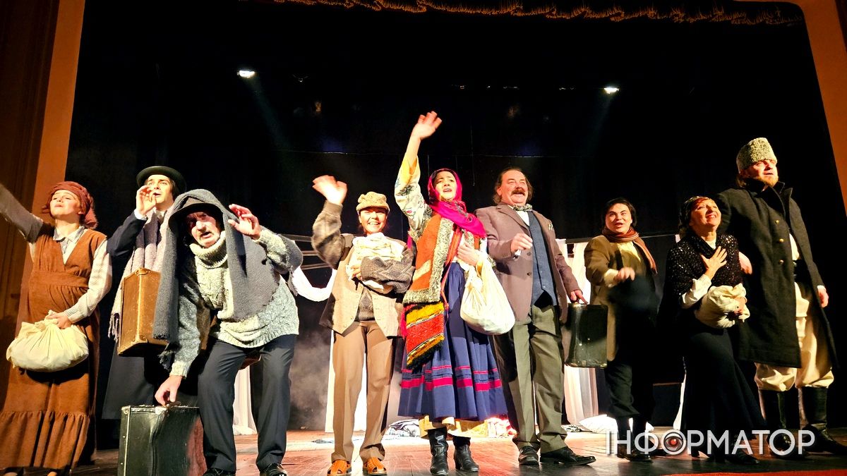 Загубила дитину і 60 років провела у психлікарні | Чим вразить вистава "Табула раса" Коломийського театру 1