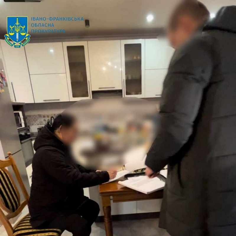 60-річну прикарпатку підозрюють у шахрайстві з валютою на понад 420 000 $ та 161 000 € 1