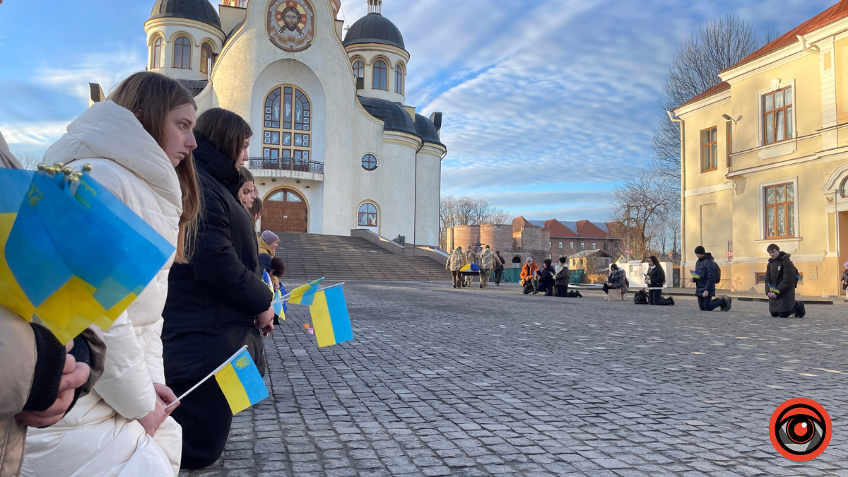 До Коломиї "на щиті" повернувся Герой Микола Лакус 1