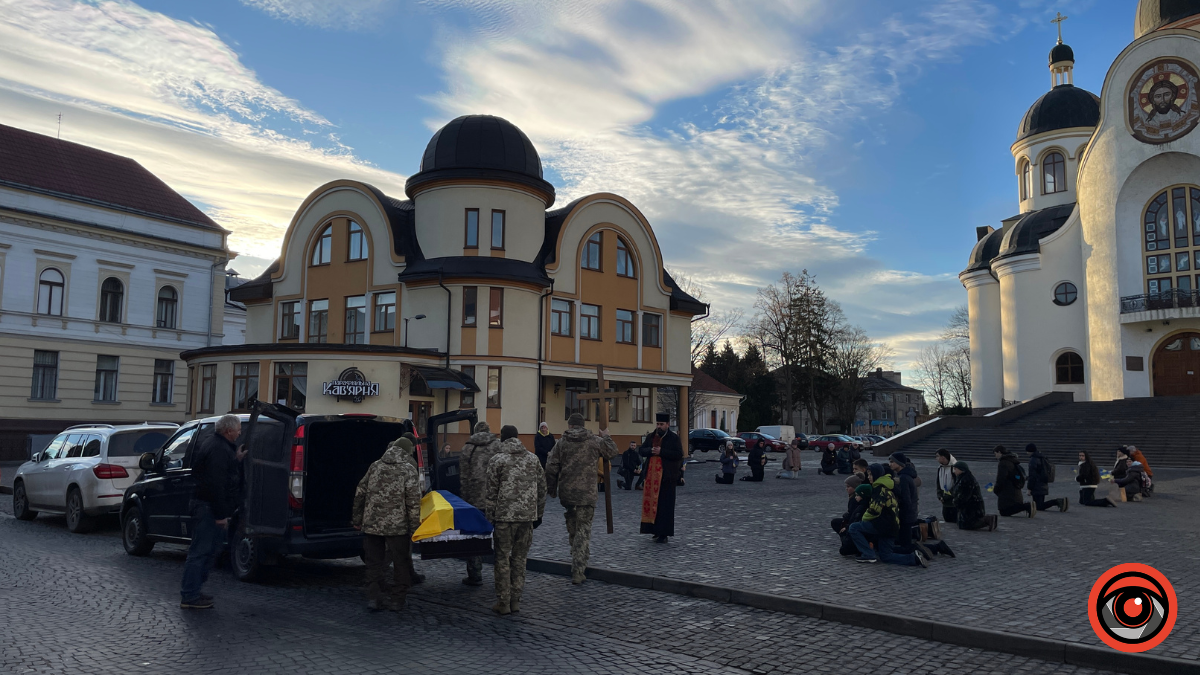 До Коломиї "на щиті" повернувся Герой Микола Лакус 2