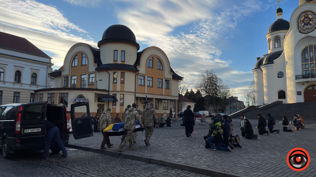 До Коломиї "на щиті" повернувся Герой Микола Лакус 3