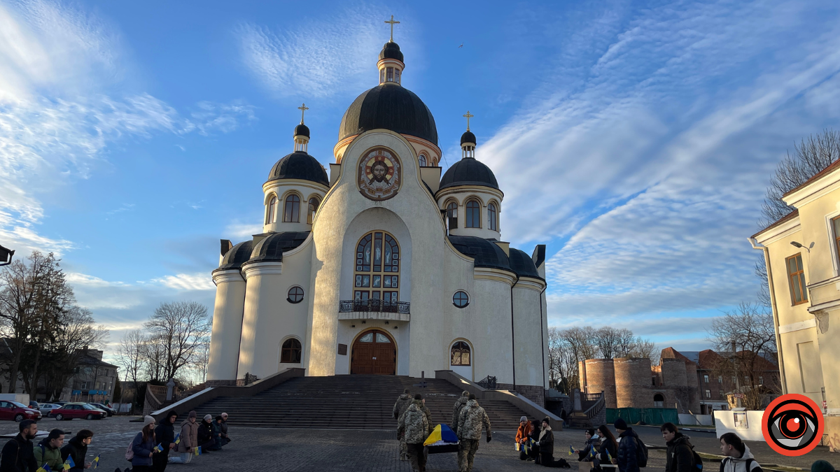 До Коломиї "на щиті" повернувся Герой Микола Лакус 5