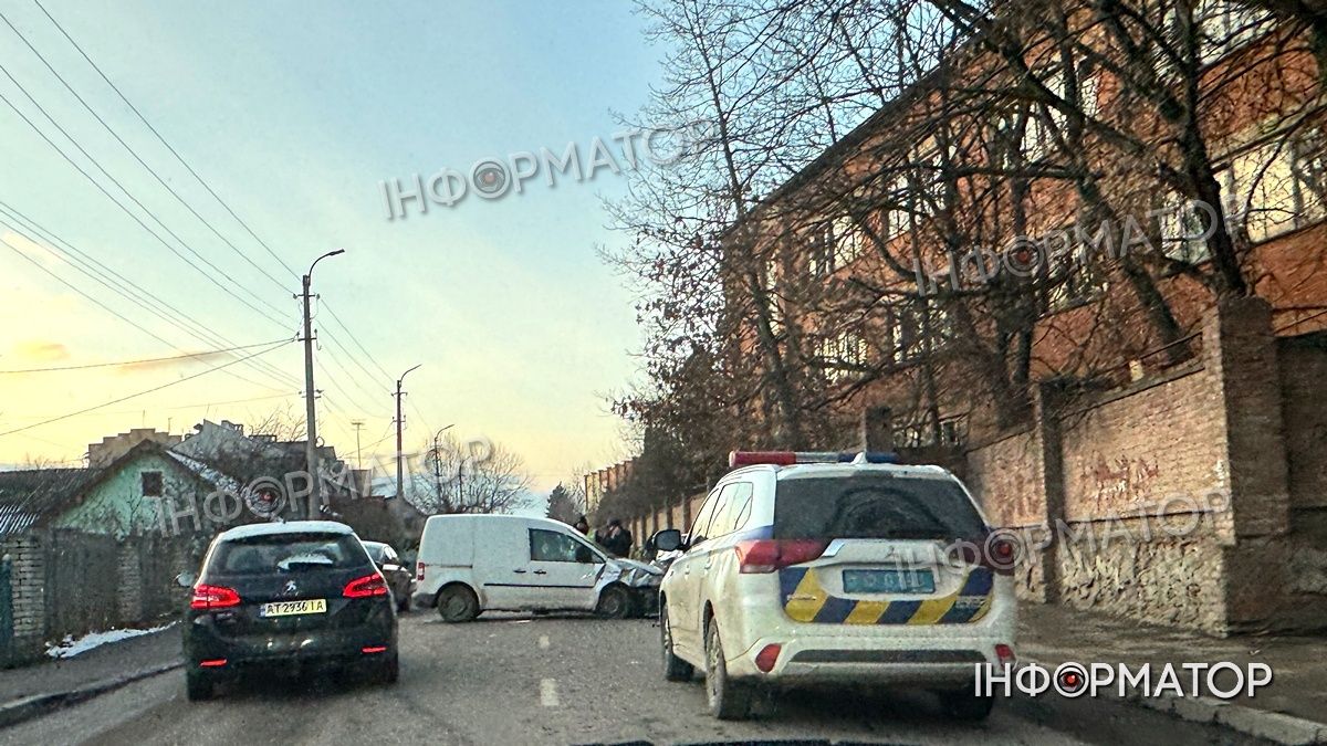 Автотроща трапилась на вулиці Хмельницького у Коломиї 1