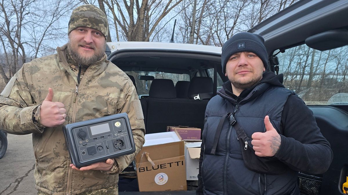 Волонтери "Локомотиву" відвезли чергову допомогу захисникам 2