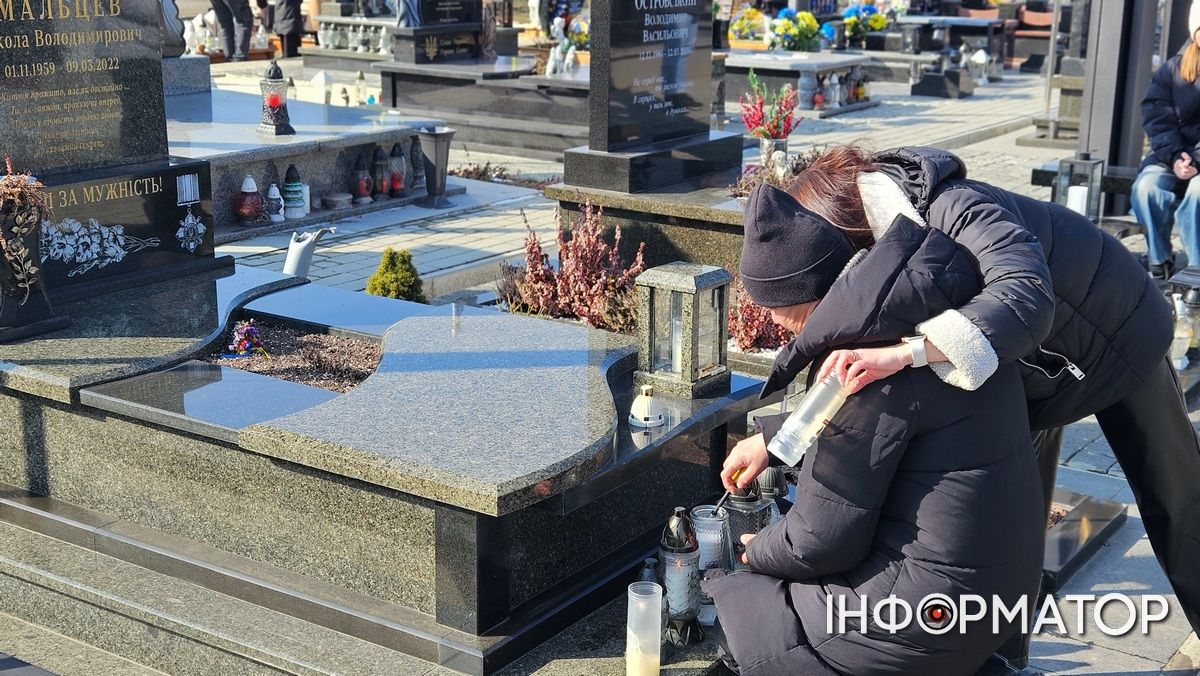 Цей дзвін по тобі... Пам'ятний молебень відбувся на Алеї слави міського кладовища Коломиї 2