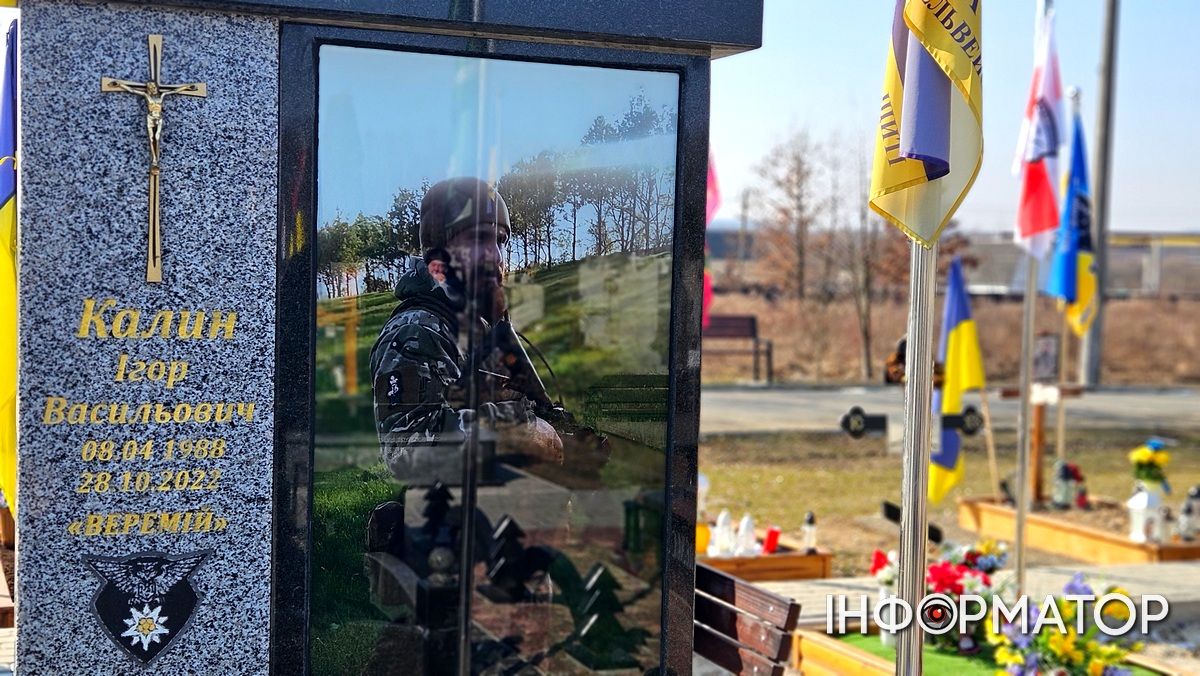 Цей дзвін по тобі... Пам'ятний молебень відбувся на Алеї слави міського кладовища Коломиї 9