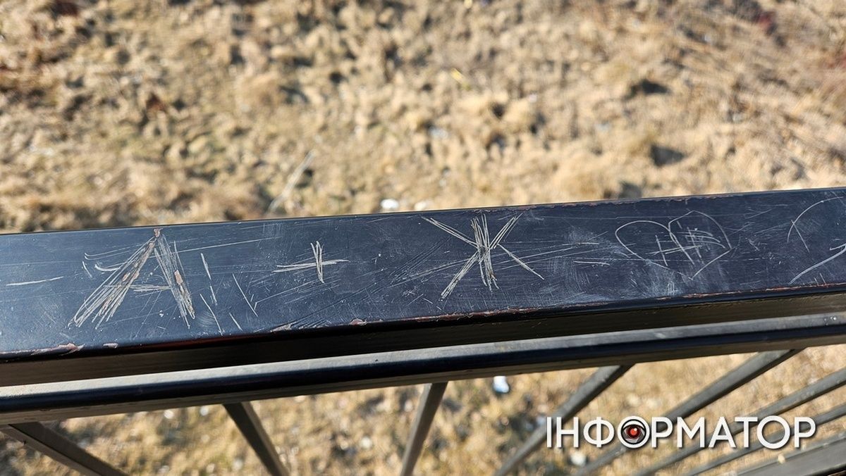 "Тут був Ростик-хвостик": як коломийці вишкрябують свої імена на висоті в сотні метрів над рівнем моря 4