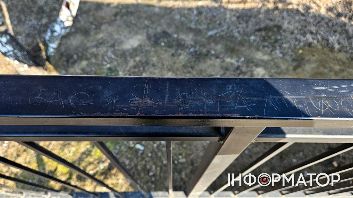 "Тут був Ростик-хвостик": як коломийці вишкрябують свої імена на висоті в сотні метрів над рівнем моря 9