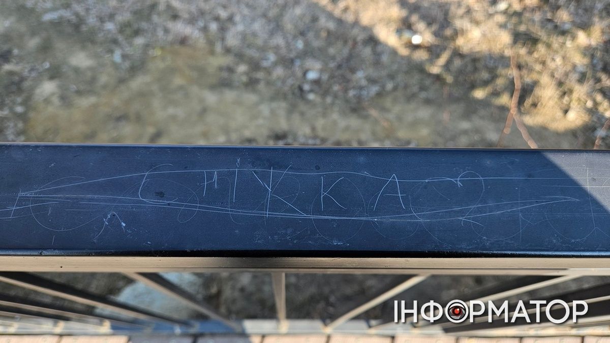 "Тут був Ростик-хвостик": як коломийці вишкрябують свої імена на висоті в сотні метрів над рівнем моря 11