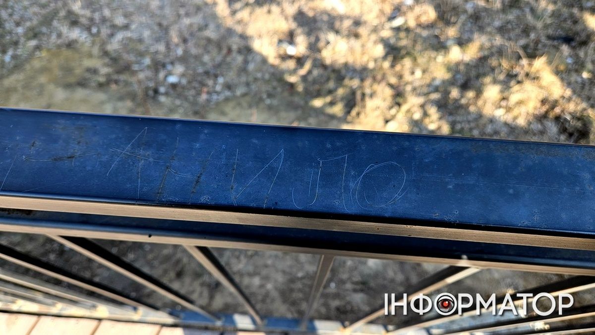 "Тут був Ростик-хвостик": як коломийці вишкрябують свої імена на висоті в сотні метрів над рівнем моря 13