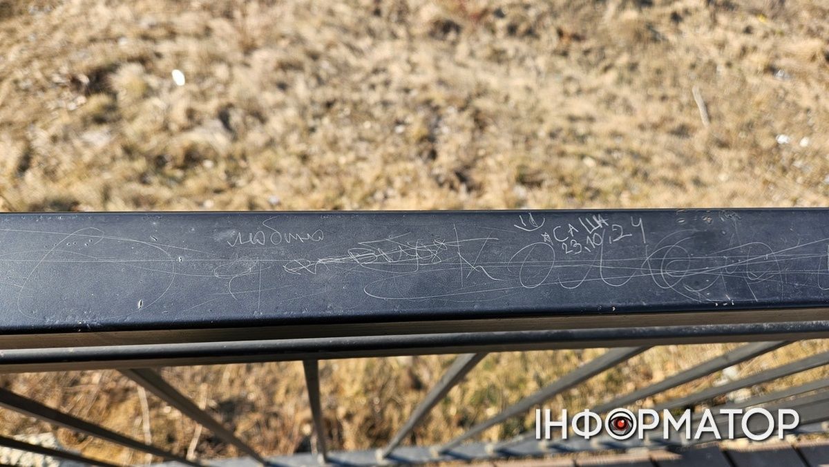 "Тут був Ростик-хвостик": як коломийці вишкрябують свої імена на висоті в сотні метрів над рівнем моря 17