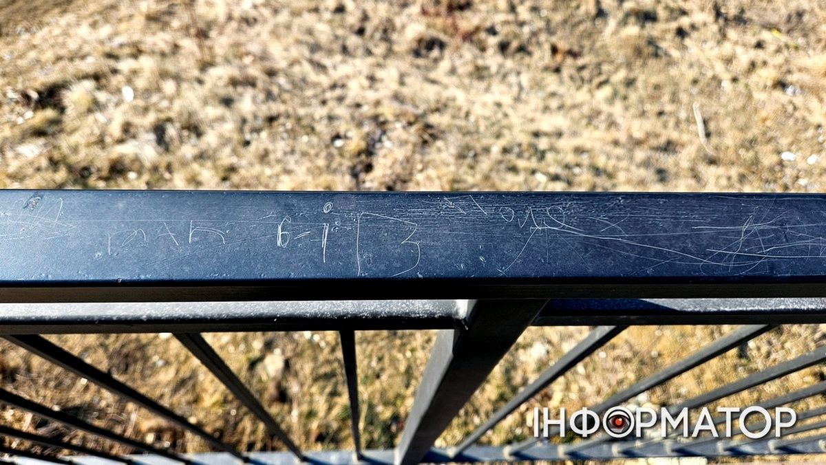 "Тут був Ростик-хвостик": як коломийці вишкрябують свої імена на висоті в сотні метрів над рівнем моря 18