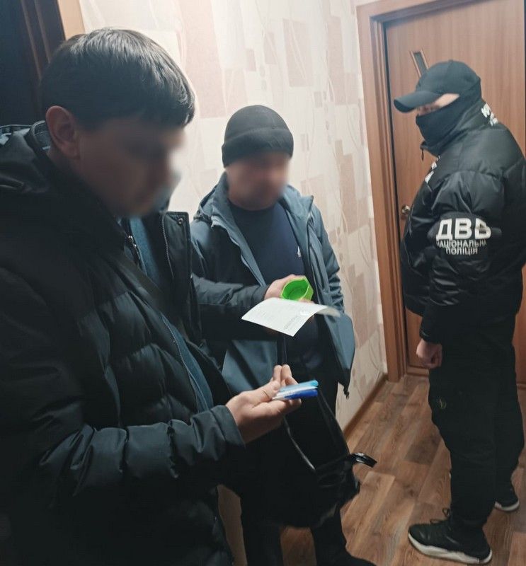 "Торгували впливом" у місцевому ТСЦ: викрито двох ділків з Коломийщини 2