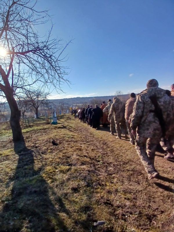 На Коломийщині в останню путь провели померлого воїна Івана Бортейчука 2