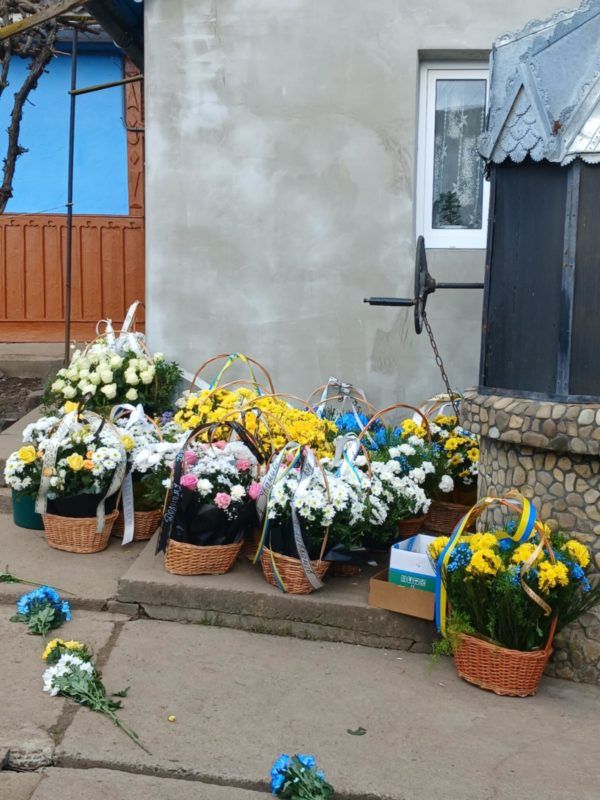 На Коломийщині в останню путь провели померлого воїна Івана Бортейчука 4