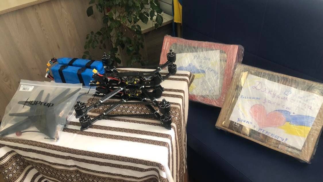 У селі на Коломийщині гроші з коляди учні передали на дрони 1
