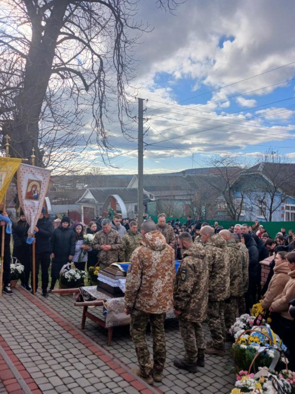 На Коломийщині в останню путь провели померлого воїна Івана Бортейчука 6