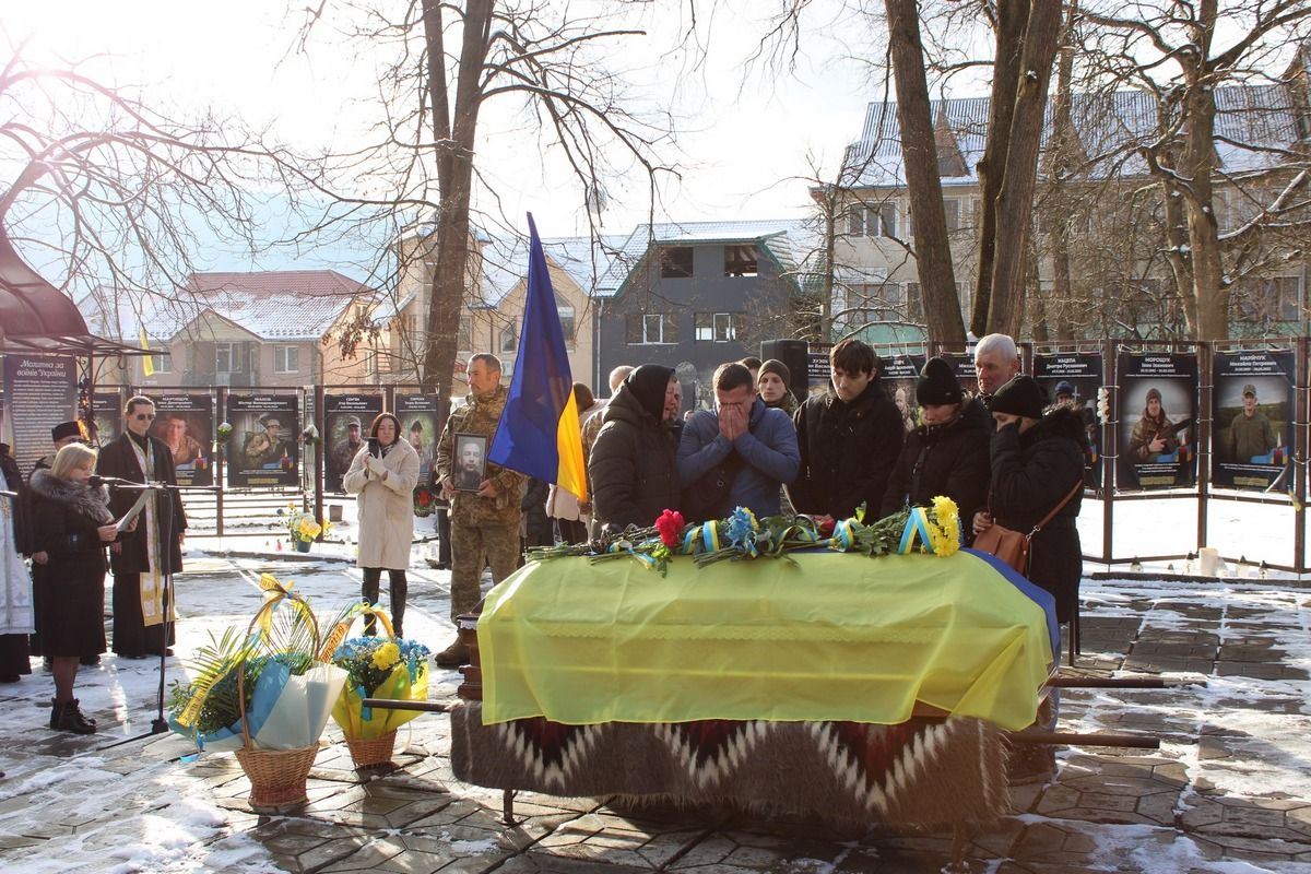 Верховина віддала шану молодому Герою Дмитру Зінов'єву 6
