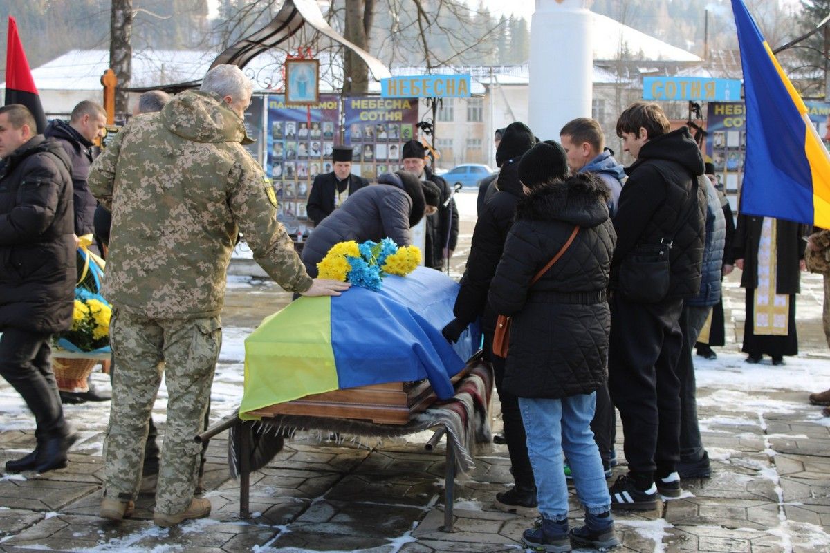 Верховина віддала шану молодому Герою Дмитру Зінов'єву 4