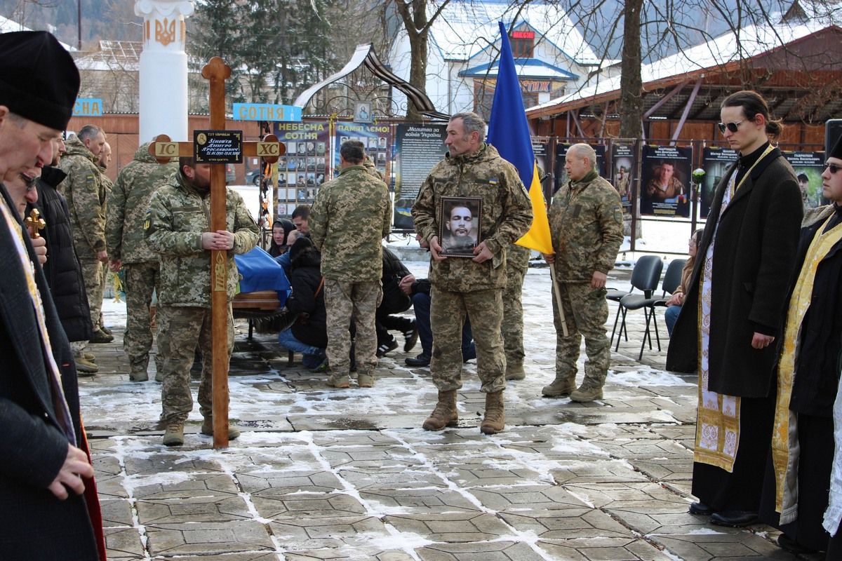 Верховина віддала шану молодому Герою Дмитру Зінов'єву 11