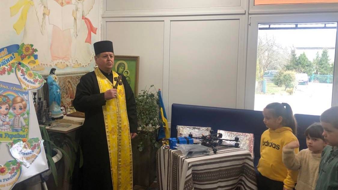 У селі на Коломийщині гроші з коляди учні передали на дрони 2