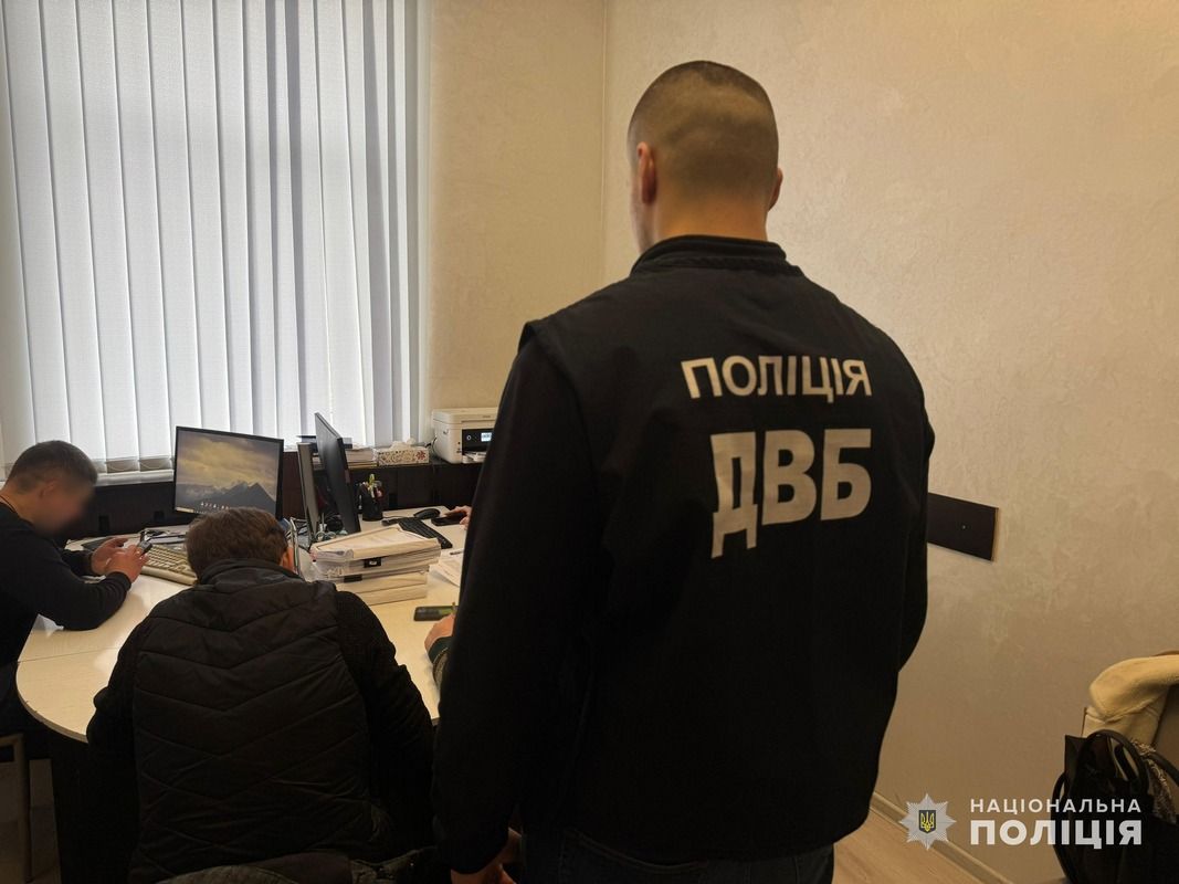 "Торгували впливом" у місцевому ТСЦ: викрито двох ділків з Коломийщини 1