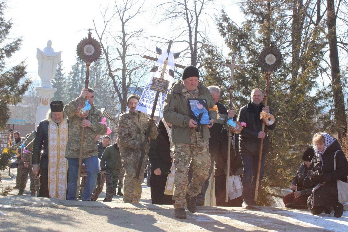 Верховина провела в останню путь померлого захисника Валерія Данілейчука 9