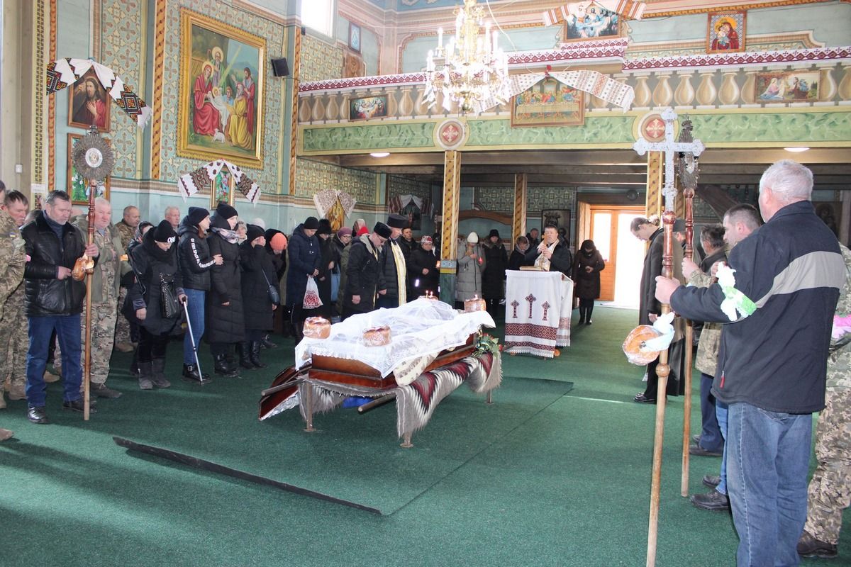 Верховина провела в останню путь померлого захисника Валерія Данілейчука 12