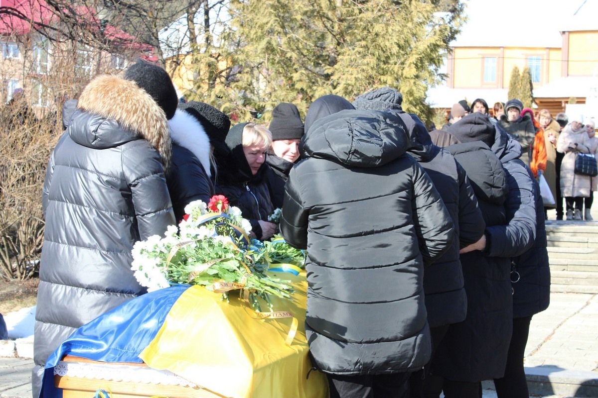 Назавжди 21: Верховина попрощалася із Героєм Владиславом Іванським 7