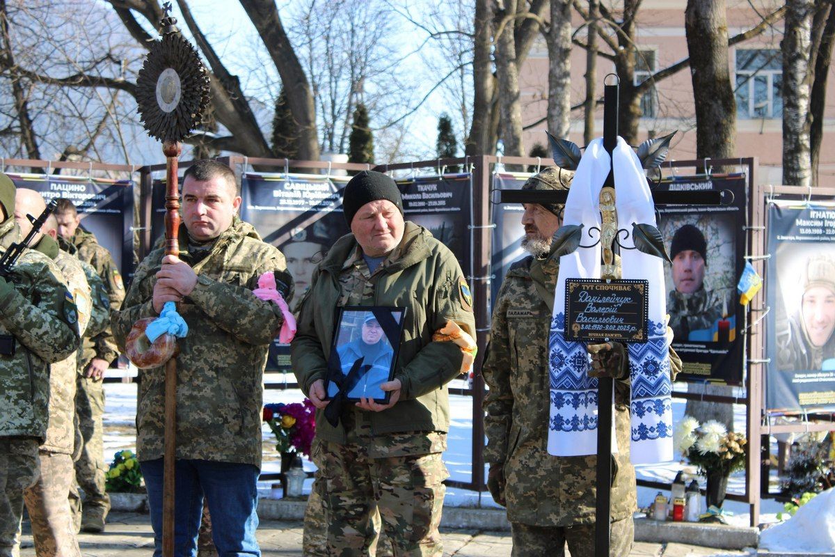 Верховина провела в останню путь померлого захисника Валерія Данілейчука 3