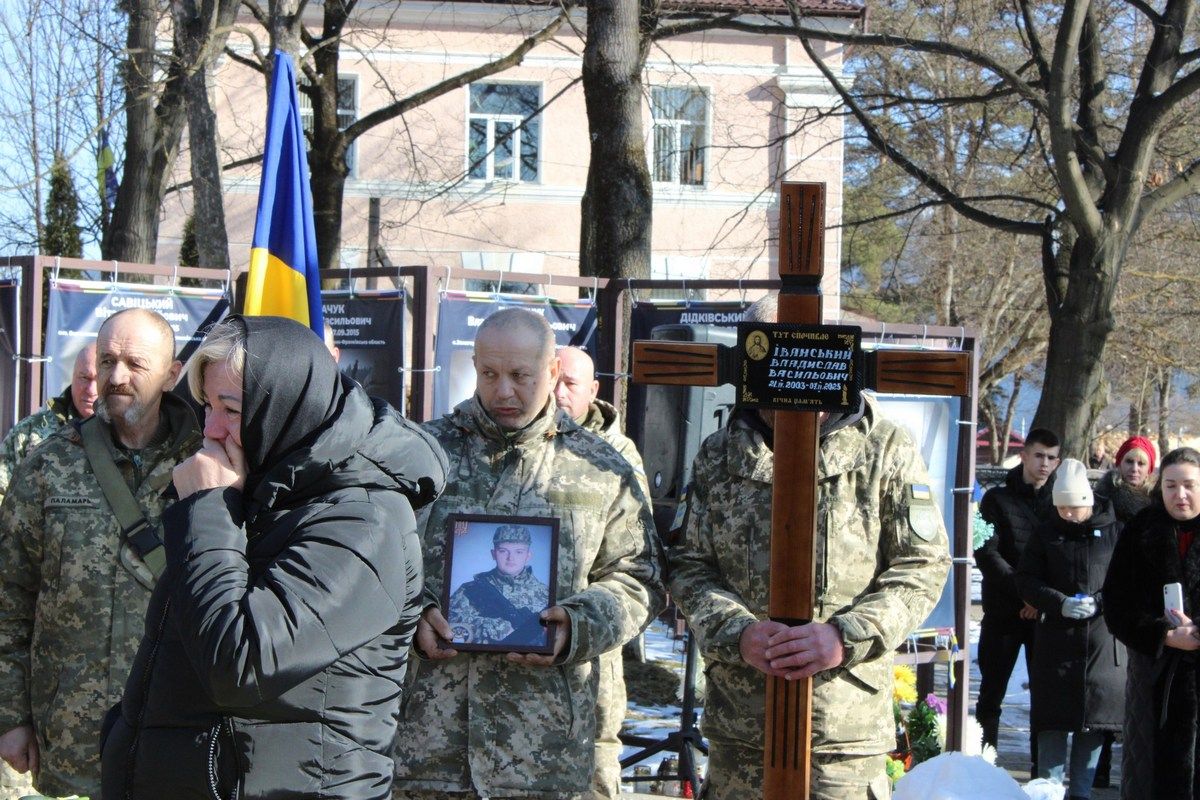 Назавжди 21: Верховина попрощалася із Героєм Владиславом Іванським 5