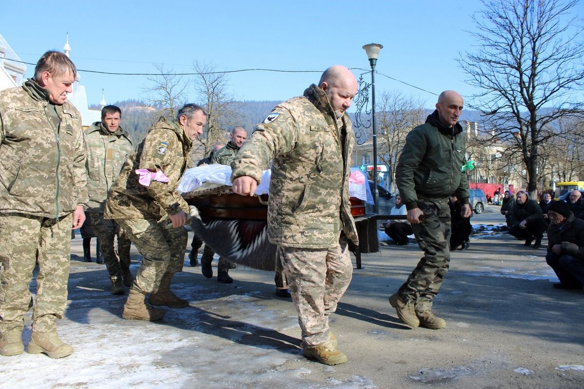 Верховина провела в останню путь померлого захисника Валерія Данілейчука 2