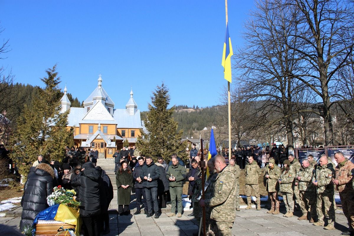 Назавжди 21: Верховина попрощалася із Героєм Владиславом Іванським 6