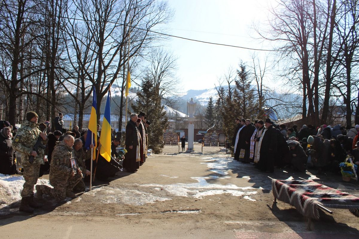 Назавжди 21: Верховина попрощалася із Героєм Владиславом Іванським 2