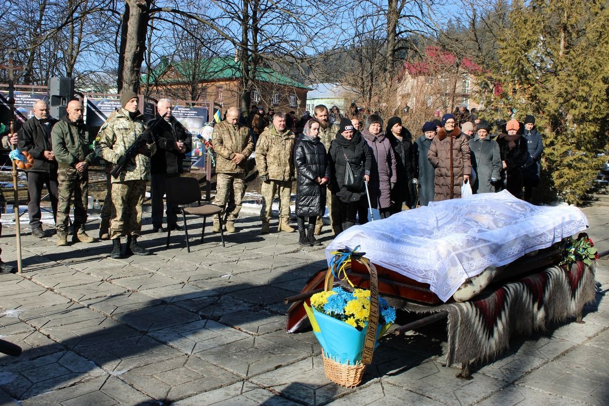 Верховина провела в останню путь померлого захисника Валерія Данілейчука 5