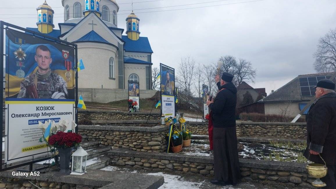 На Коломийщині відкрили меморіальний стенд воїну Олегу Денису 8