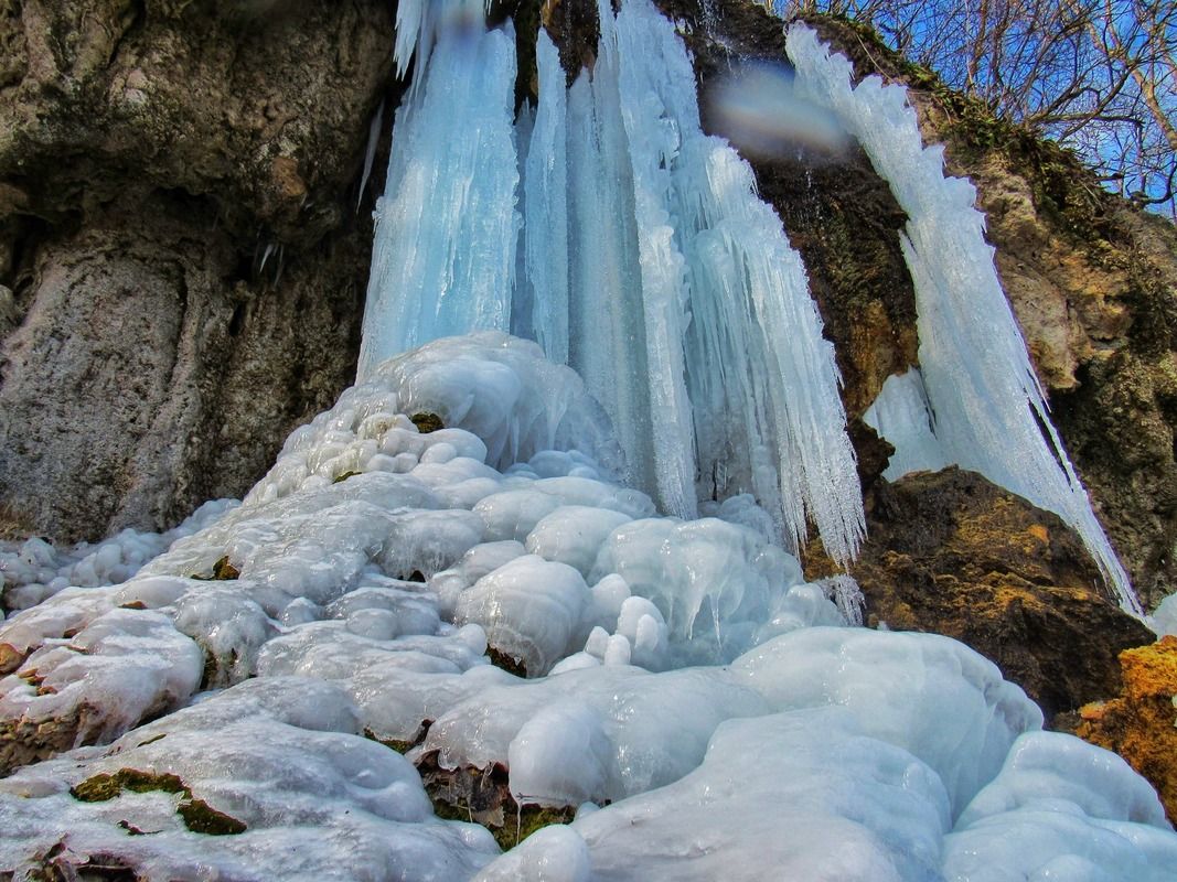 Замерзлий водоспад "Дівочі сльози"