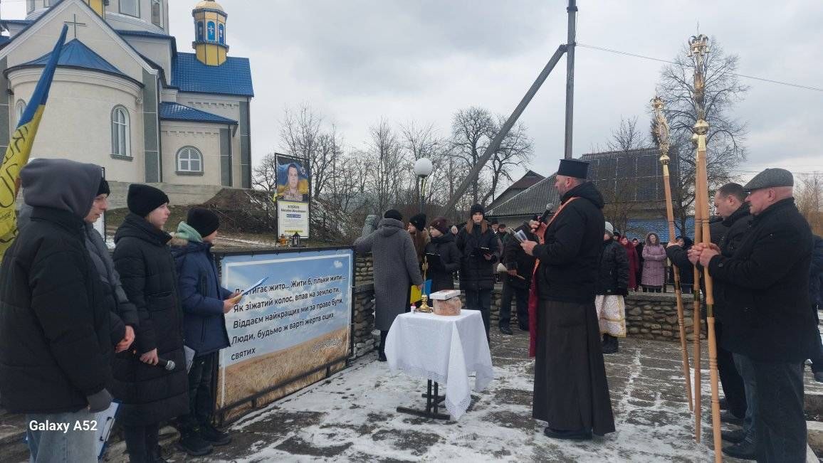На Коломийщині відкрили меморіальний стенд воїну Олегу Денису 6