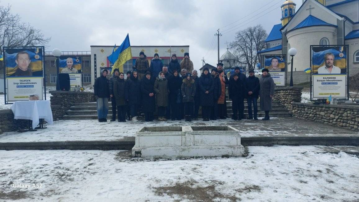 На Коломийщині відкрили меморіальний стенд воїну Олегу Денису 5