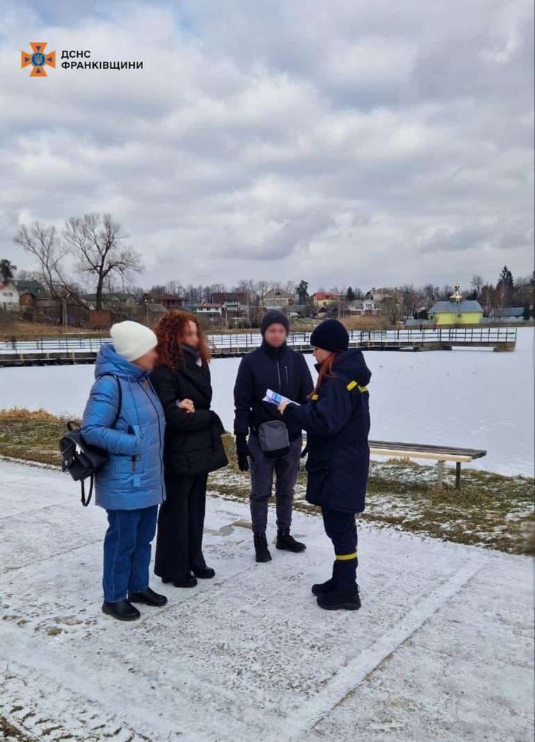 На лід - зась! Рятувальники попереджали коломиян про небезпеку 2