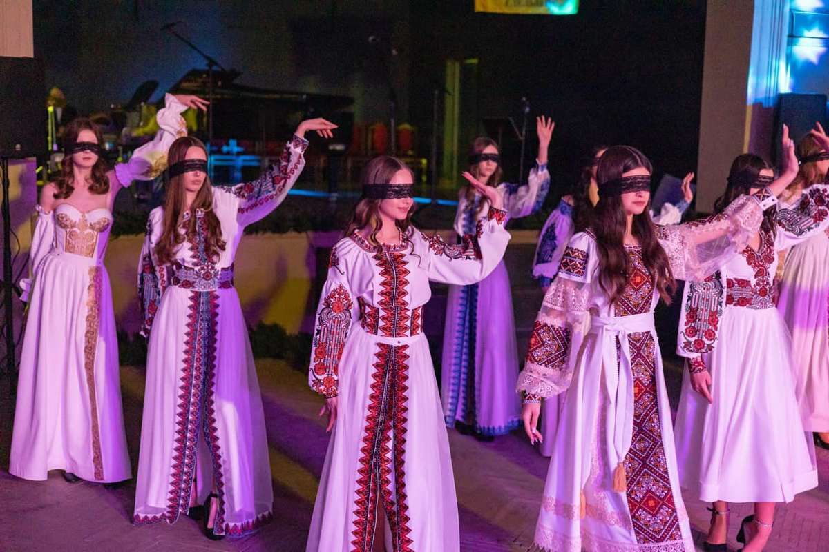 У Коломиї провели благодійний бал "Вартові мрії" 7