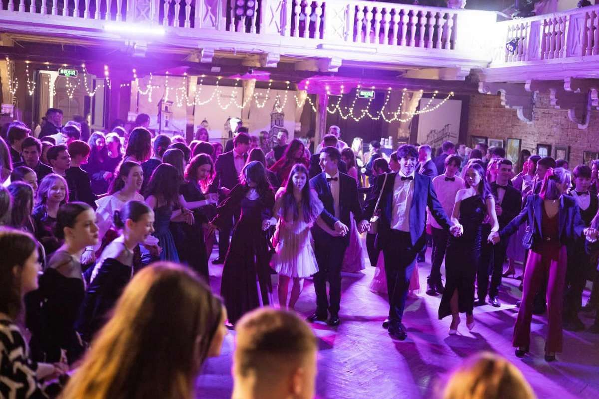 У Коломиї провели благодійний бал "Вартові мрії" 5