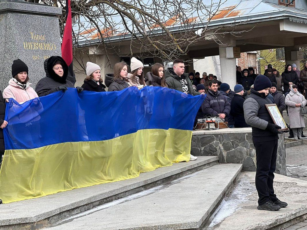 Отинійська громада зустріла полеглого воїна Володимира Гараздюка 4