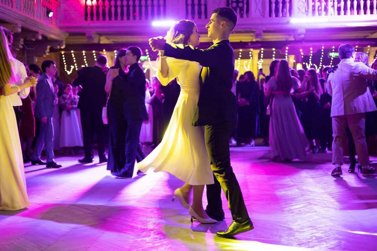 У Коломиї провели благодійний бал "Вартові мрії" 17