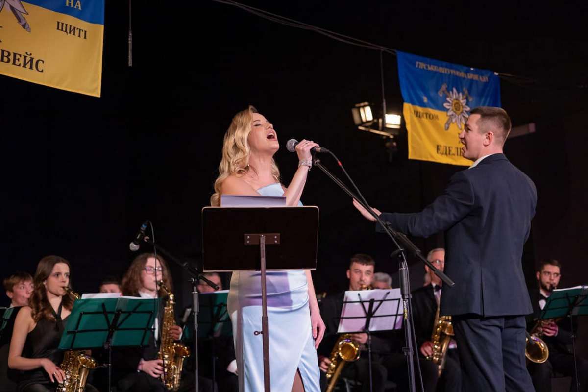 У Коломиї провели благодійний бал "Вартові мрії" 15