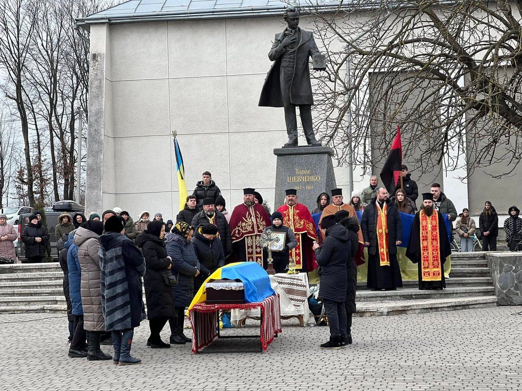 Отинійська громада зустріла полеглого воїна Володимира Гараздюка 5
