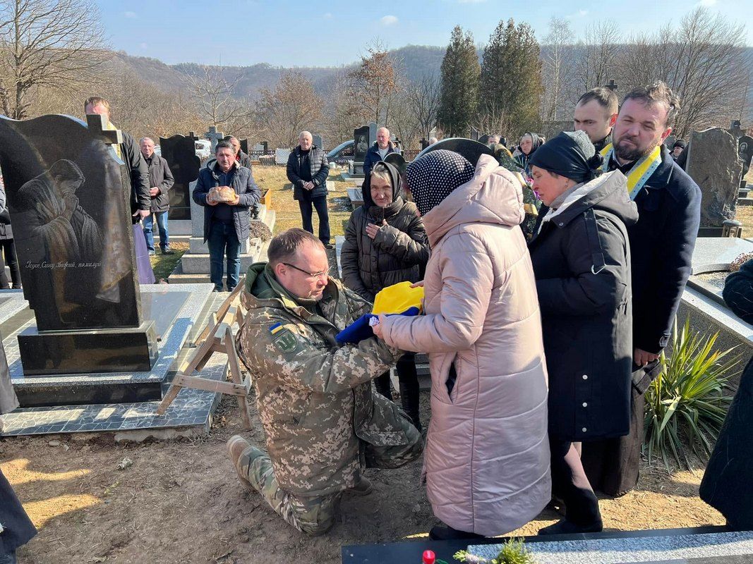 На Городенківщині попрощалися із померлим захисником Іваном Радиком 11