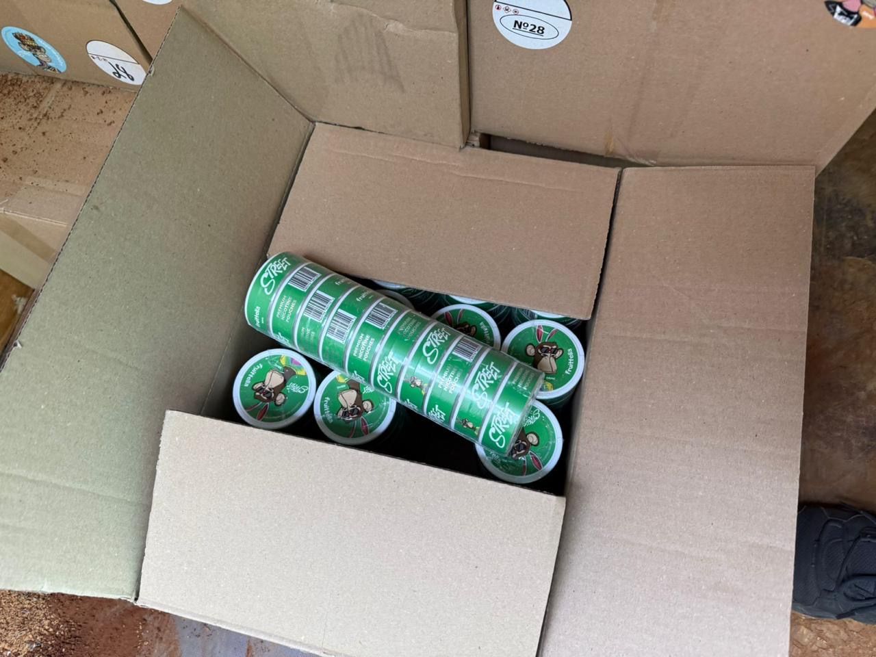 Контрабанда на кордоні: прикордонники виявили нікотинові паучі серед кави 2