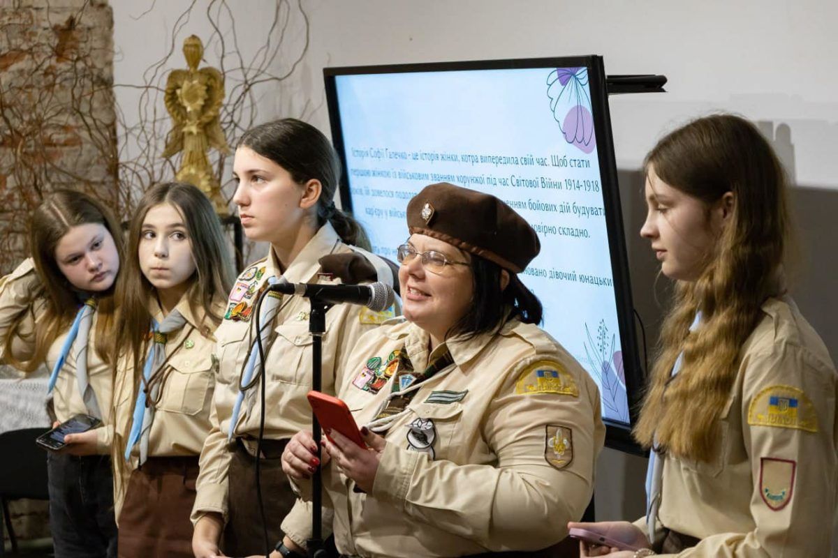 У Коломиї відбувся мистецько-патріотичний захід до Дня українських жінок-героїнь "Сильні духом" 2