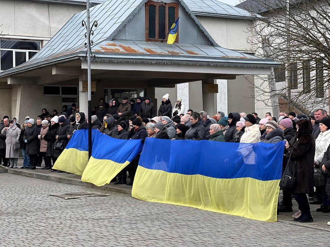Отинійська громада зустріла полеглого воїна Володимира Гараздюка 3